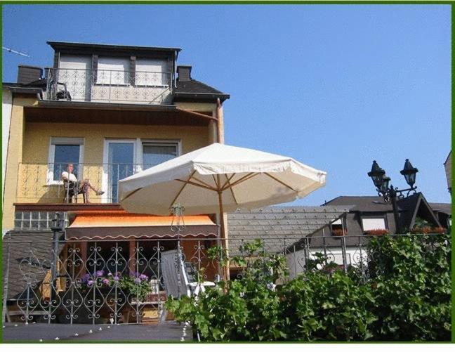 Gaestehaus Kiesgen-Mendgen Bernkastel-Kues Exterior photo